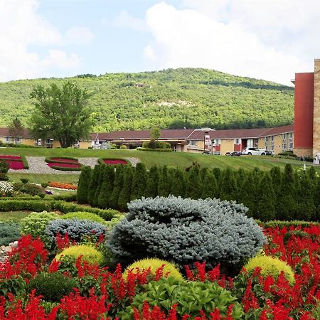 Honors Haven Retreat & Conference Hotel Ellenville Екстериор снимка