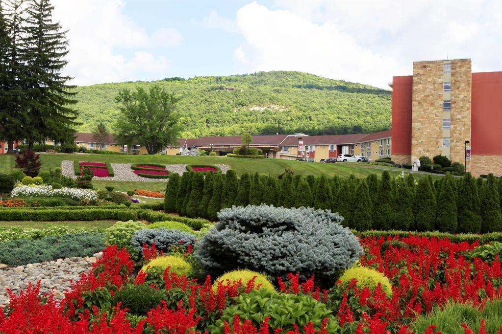 Honors Haven Retreat & Conference Hotel Ellenville Екстериор снимка