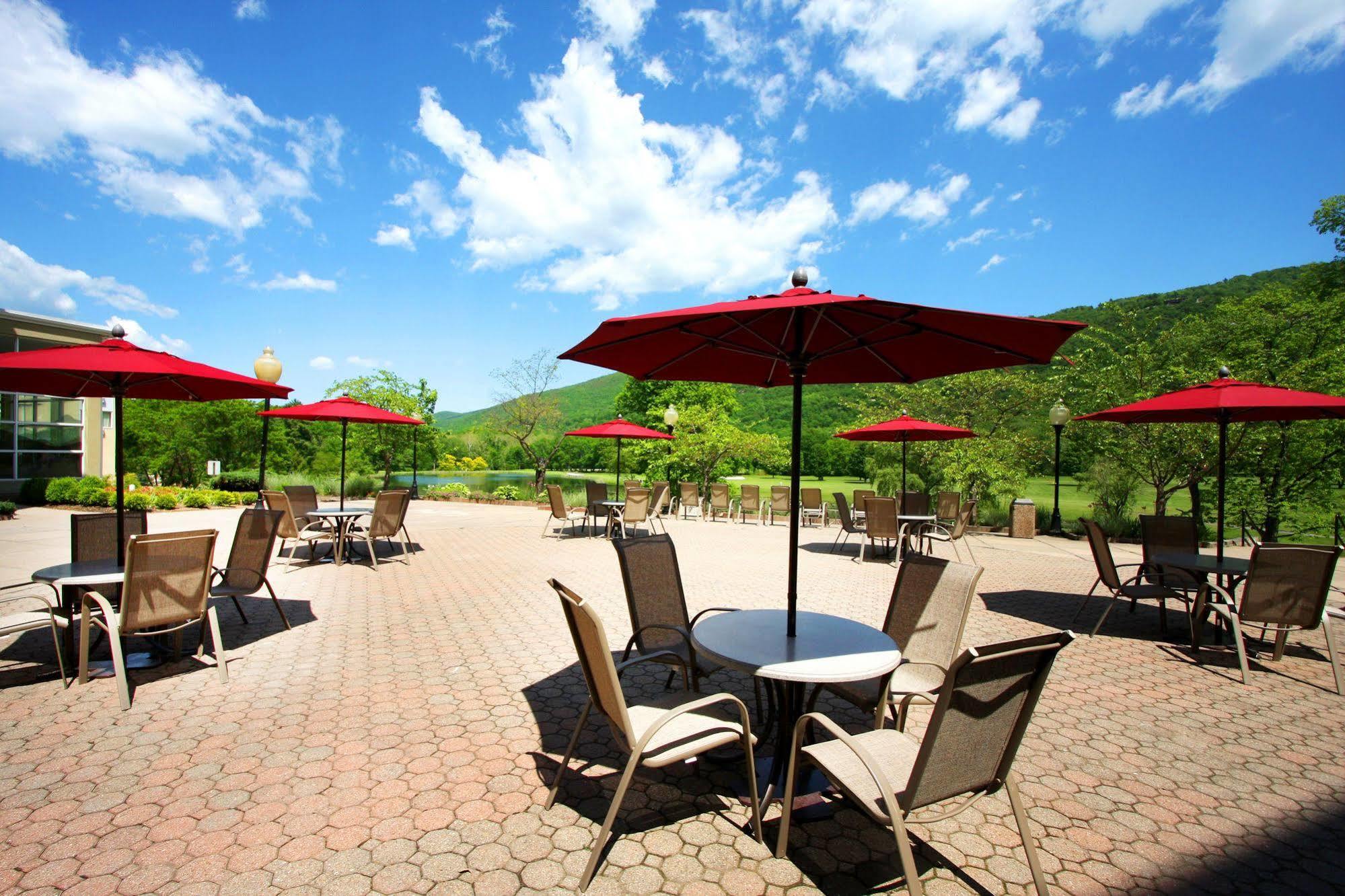 Honors Haven Retreat & Conference Hotel Ellenville Екстериор снимка